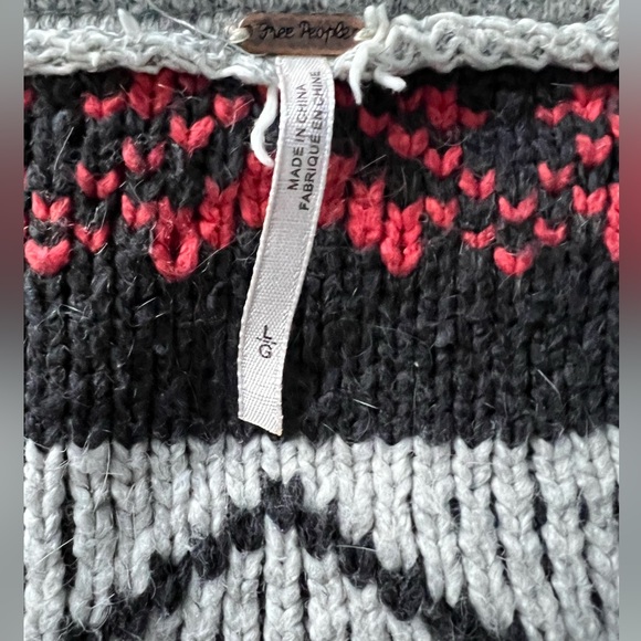 FREE PEOPLE CREW NECK 100% COTTON BLENDw/ANGORA EUC GREY/RED/BLACK SZ LARGE - Picture 6 of 8